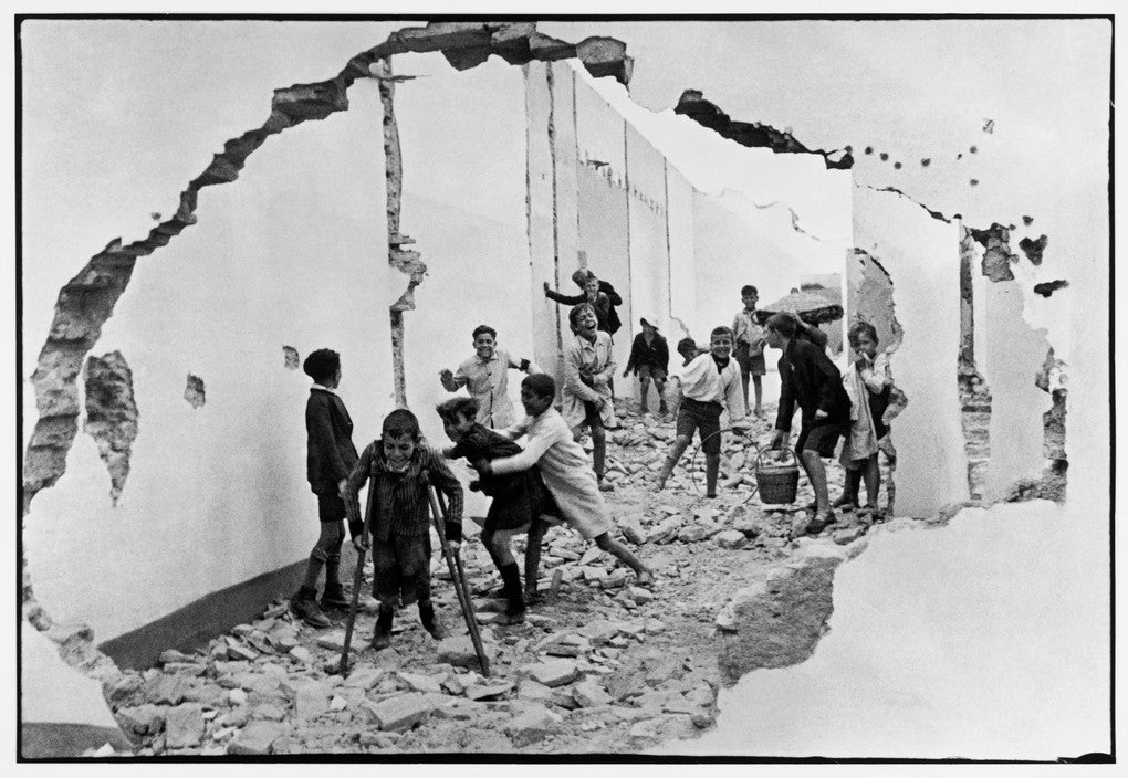 Henri Cartier-Bresson — Images à la Sauvette