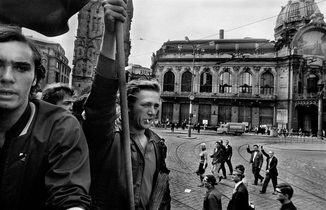 Josef Koudelka — Invasion Prague 68