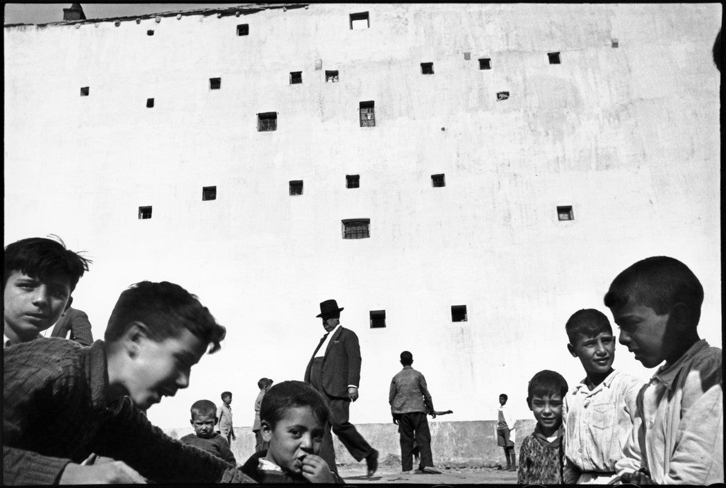 Henri Cartier-Bresson — Images à la Sauvette